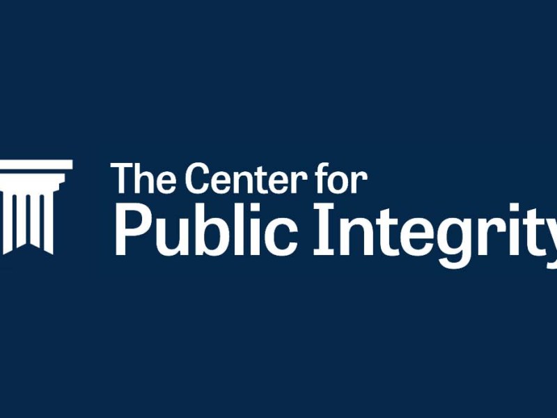 Public Integrity podcast honored with NABJ award